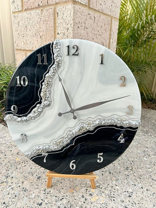 Black and white resin clock