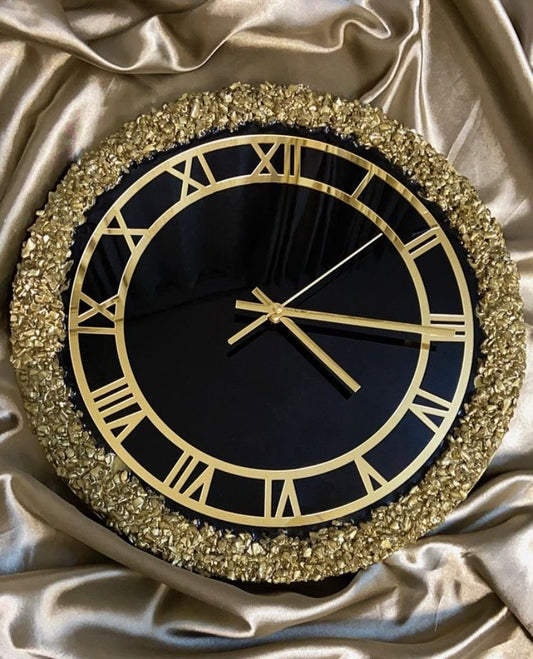 Simple black and gold clock